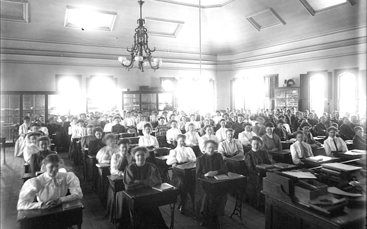 Online School vs In-Person School: How to Actually Decide